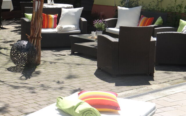 Landhotel Schützenhof mit Loungegarten