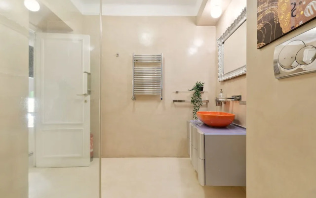 Monserrato Design Apartment in Navona