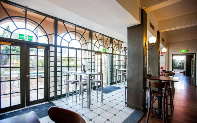 Captain Stirling Hotel