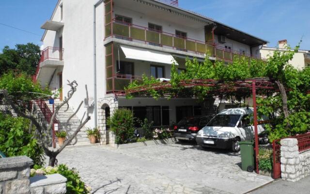 Apartment Andrija 21 pax