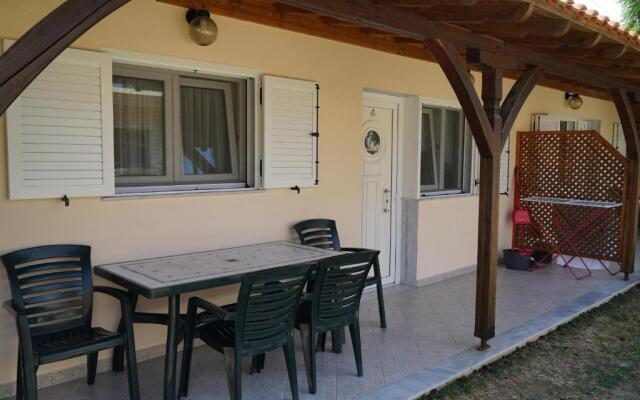 Ammos Kalamitsi Bungalows & Restaurant