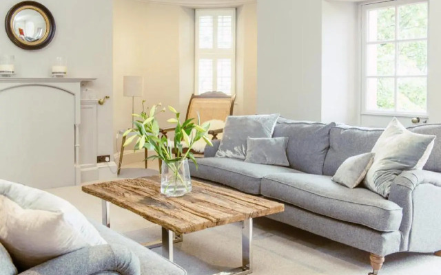 Ramsay Gardens - Grand 4-Bedroom Apartment Next To Castle