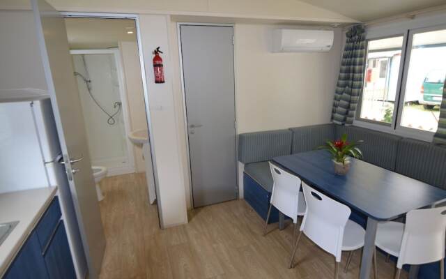 Nice Chalet with Terrace near Sea