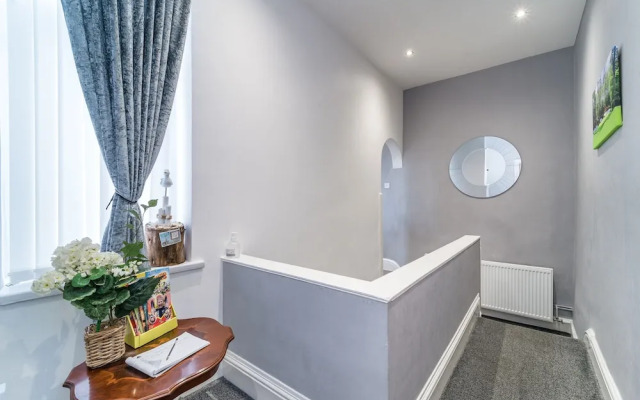 2br-sleeps5-privategarden-freeparking-pets
