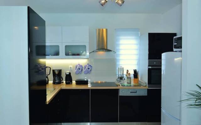 Villa Doris With Heated Pool gym and Kids Playground