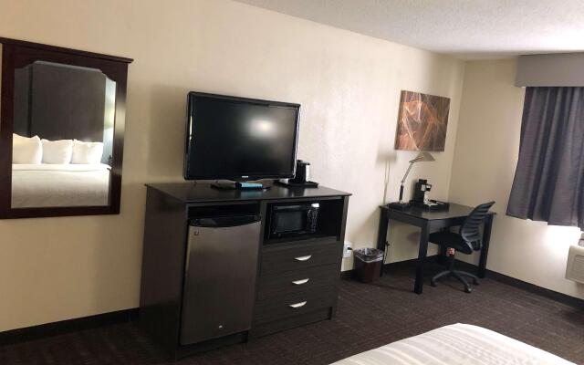 Baymont by Wyndham Chester IL Hotel
