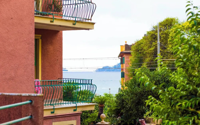 Bright Flat with Terrace near the Beach