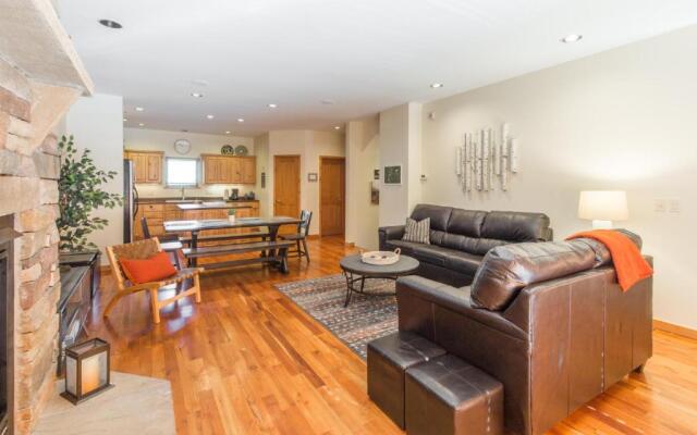 Elkhorn Townhome 1947 Townhouse