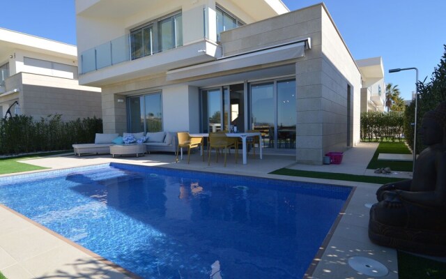 Luxurious Villa with Private Swimming Pool in Orihuela