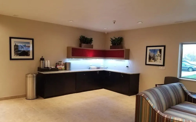 Ramada Hotel & Suites Glendale Heights