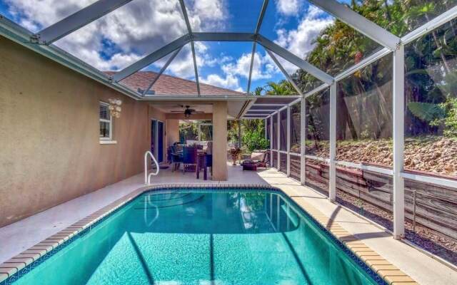 Quiet Inland Home With Pool, two Queen Beds and Grill