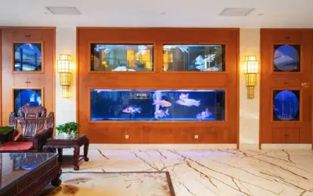 Luxi Redwood Hotel (Luxi Bus Station Branch)