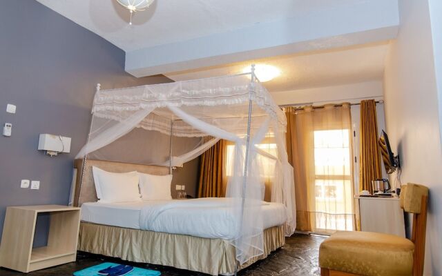 La Villa Cafe & Suites