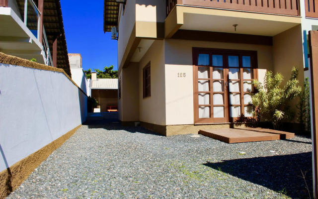 Sobrado com piscina em Mariscal Rutilio N125