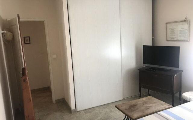 Chambre 2 Beziers Villeneuve