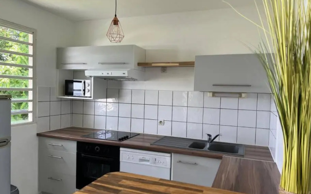 Zabana Lodge, dans un jardin tropical avec piscine