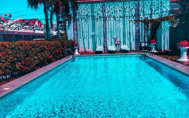 S&M Hotel