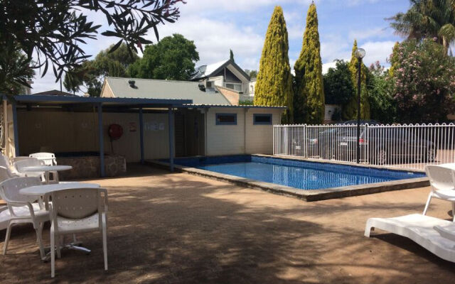 Comfort Hotel Adelaide Meridien