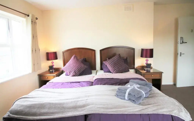 Summerfield Pub & Boutique Rooms