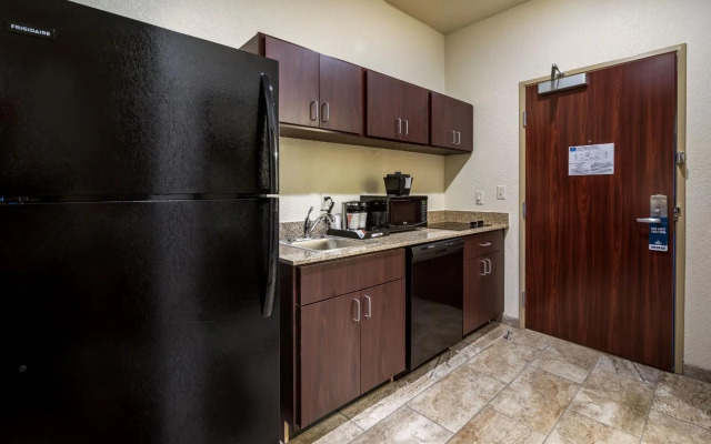 Cobblestone Hotel & Suites - Victor