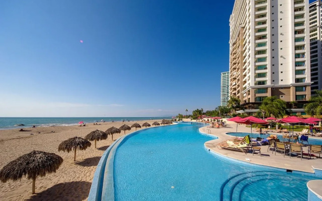 Oceanview 2 Bedroom Condo With Balconies