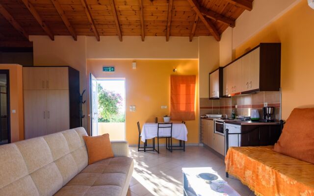 Kyparissia Garden Retreat - Premium Family Suite