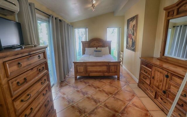 Spacious & Conveniently Located Miami Airport Home