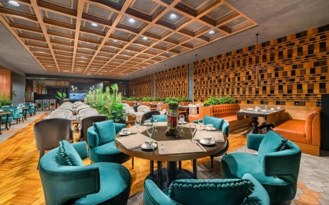 Les Ambassadeurs Marina Hotel & Casino
