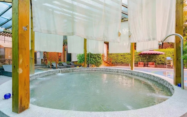 Qingcheng Courtyard Hot Spring Hotel