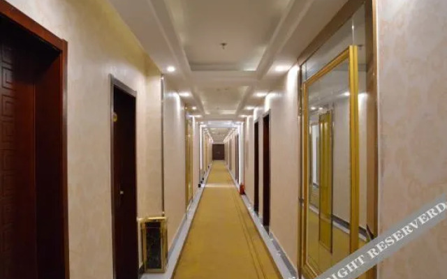 Suqian V8 Business Hotel (High-speed Railway Station)