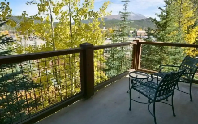 Luxury 2 Bedroom Mountain Vacation Rental in Breckenridge With Access to a Hot Tub and Heated Garage Parking