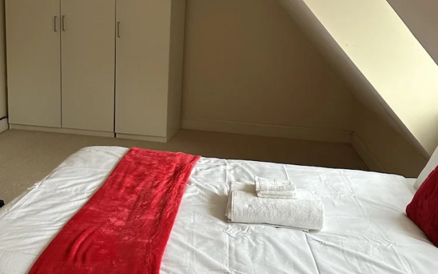 Captivating 5-bed House in Milton Keynes
