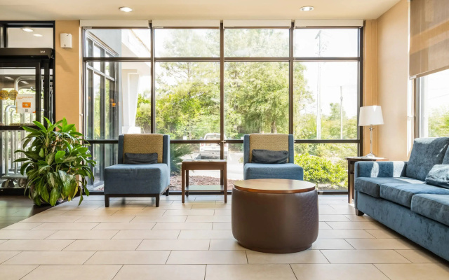 Comfort Suites Columbia Northeast - Fort Jackson