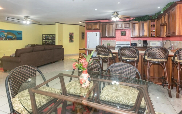 Casa Tortuga Buceadora 2 Bedroom Condo by Redawning