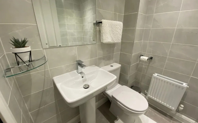 Family Home 5-bed House in Birmingham City Centre