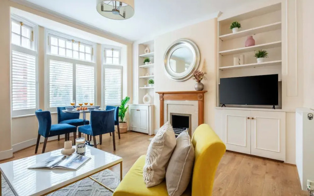 Stylish 3BR 2BA in Mayfair by Hyde Park