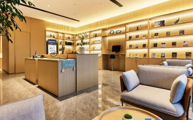Yuhai Elegant Hotel (Ningbo Qianwan New Area Lishi Plaza )