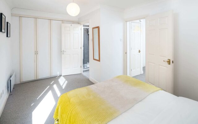 3 Bed House, Sleeps 8 - Near St Pancras