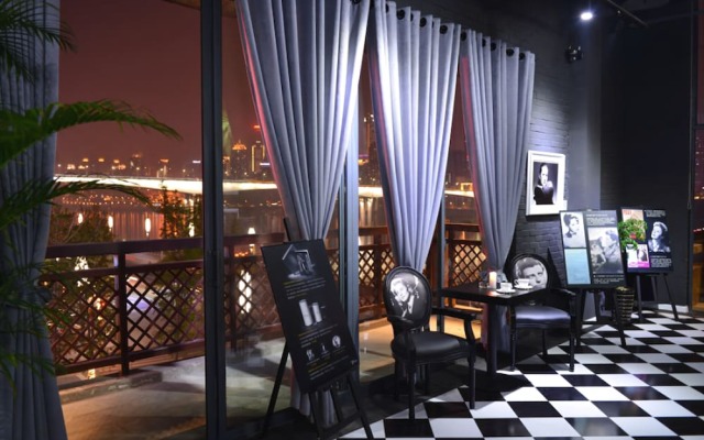 Air Hotel