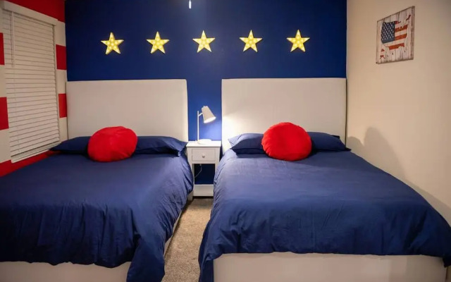 Luxury AND FUN Near Disney Parks 9BR