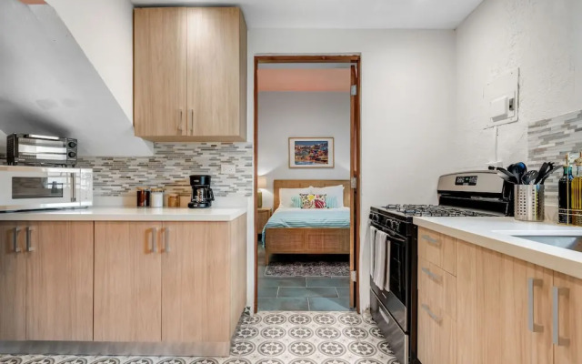 Chic Apartment Pool Parking in Central Condado