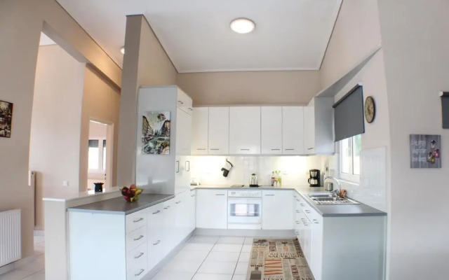 Stunning Home in Chalkida With 3 Bedrooms and Wifi