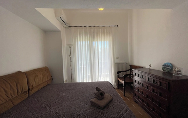Stylish Maisonette With 3 Bedrooms in Vourvourou, Greece