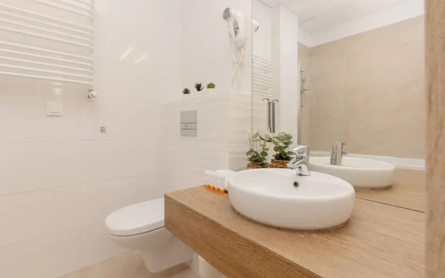 Al. Jerozolimskie 216 Warsaw by Renters