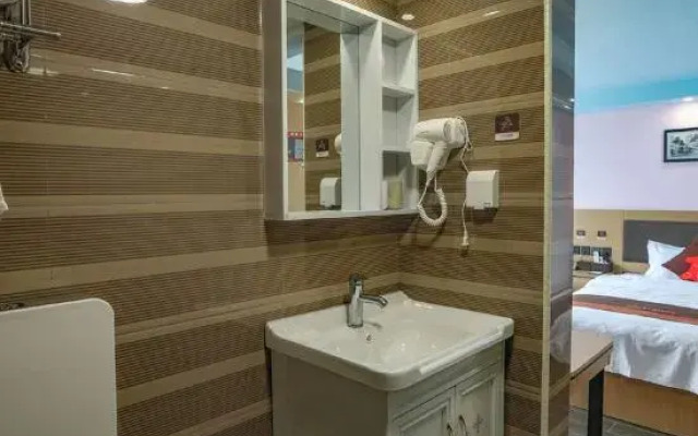 Junshang Hotel (Yangshuo West Street Store)