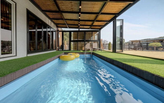 Yeongheungdo Stay Noc Pool Villa