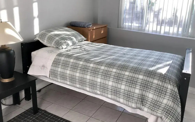 Entire 3 Bedrooms Guest House Close Beach Downtown