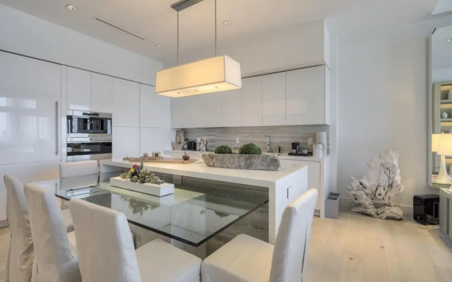 2 2 City View Penthouse Ph1615