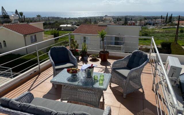 2 Bedroom Roof Terrace & Sea View Apartment