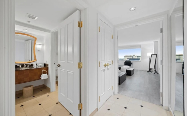 CozySuites Seaside Condo: 2BR3BA Condo Showboat
